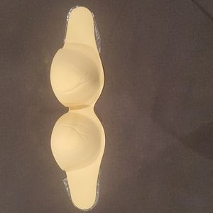 Strapless sticky bra